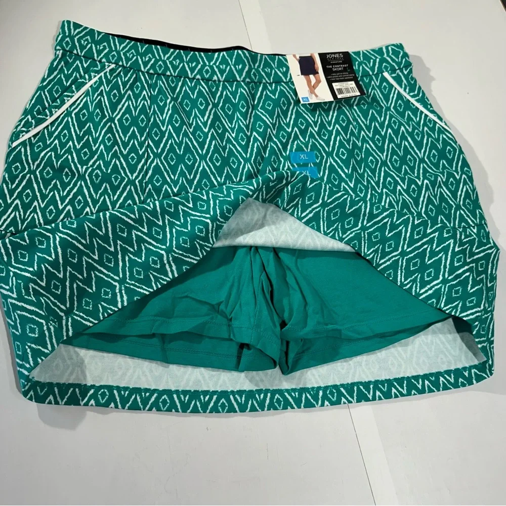Joans, New‎ York women’s size XL Skort with front pockets, stretch waistband